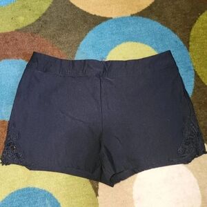 Mine Women's Black Shorts Size Large